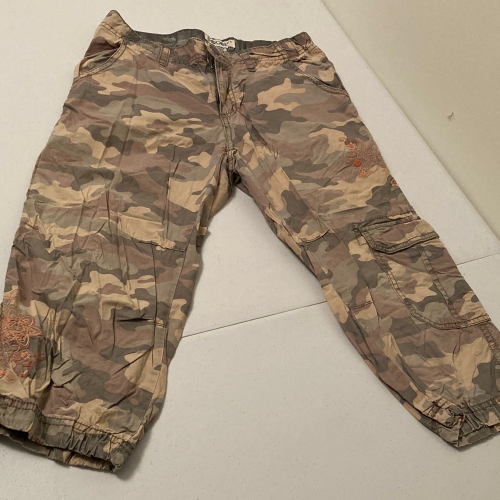 Girls Camouflage Cargo Capris